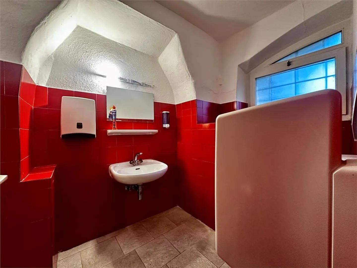 Riva S. Vitale - We rent commercial space in Piazza Grande - Photo 6 of 7