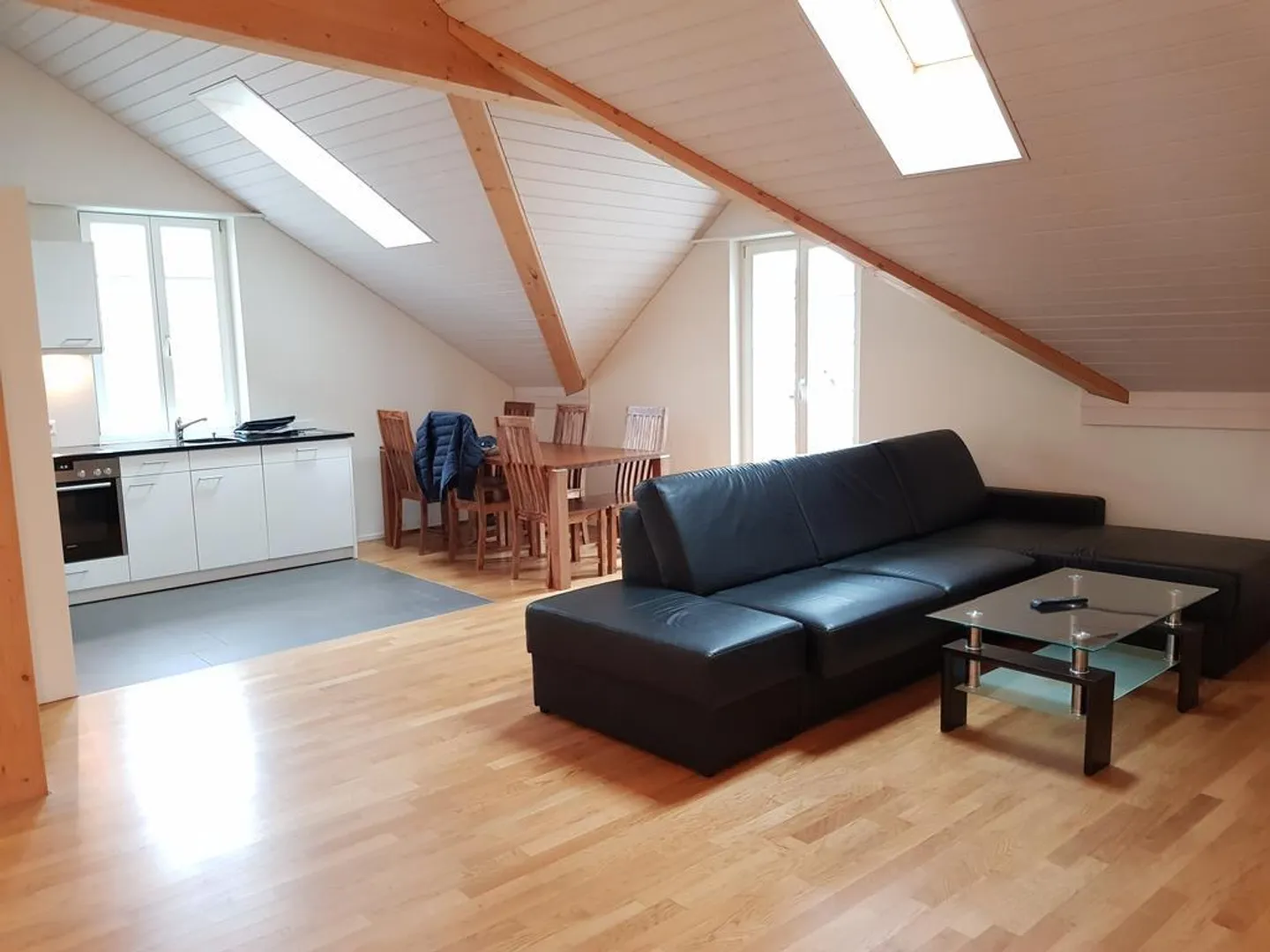 Appartamento moderno e luminoso cerca residenti - Foto 3 di 11