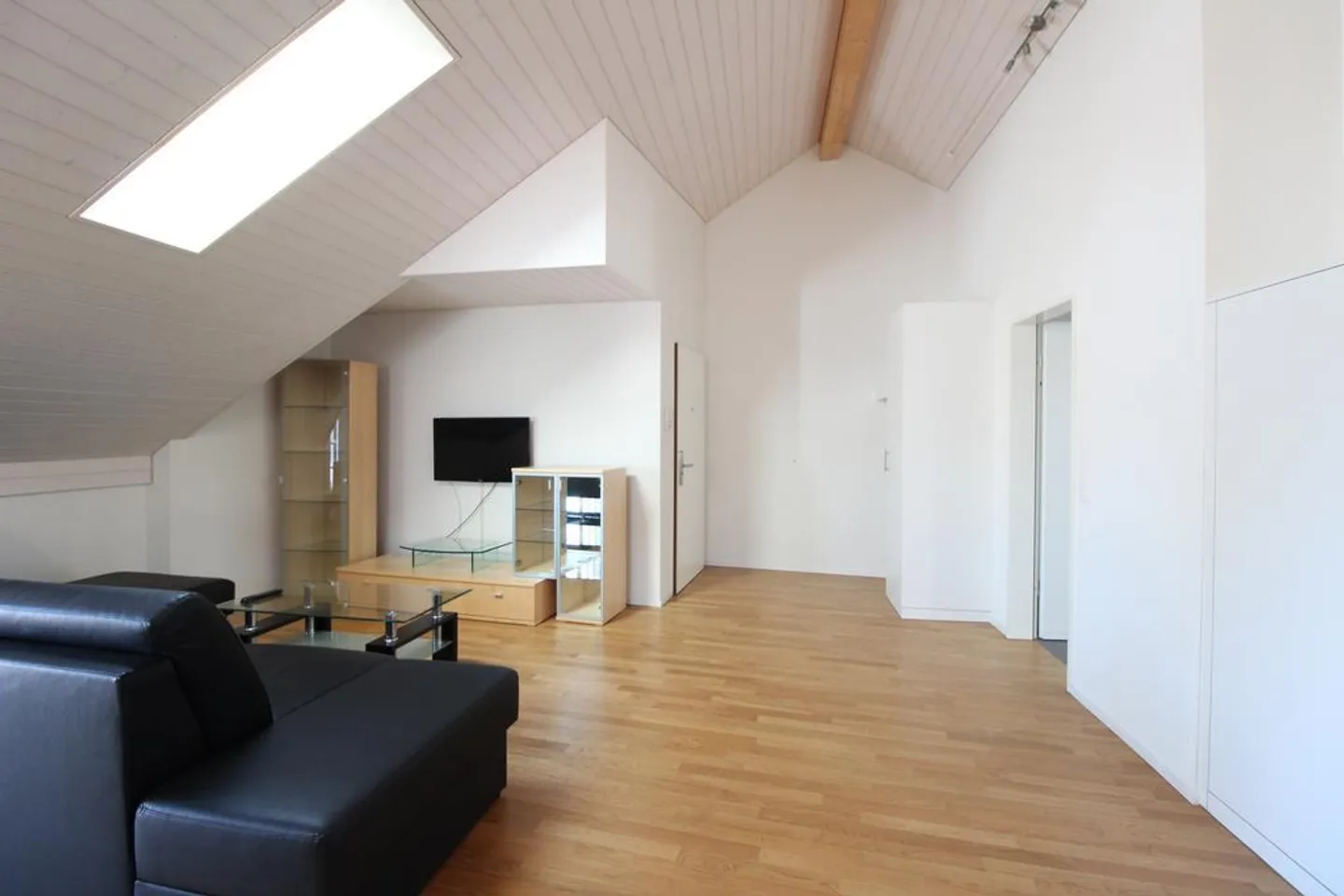 Appartamento moderno e luminoso cerca residenti - Foto 4 di 11