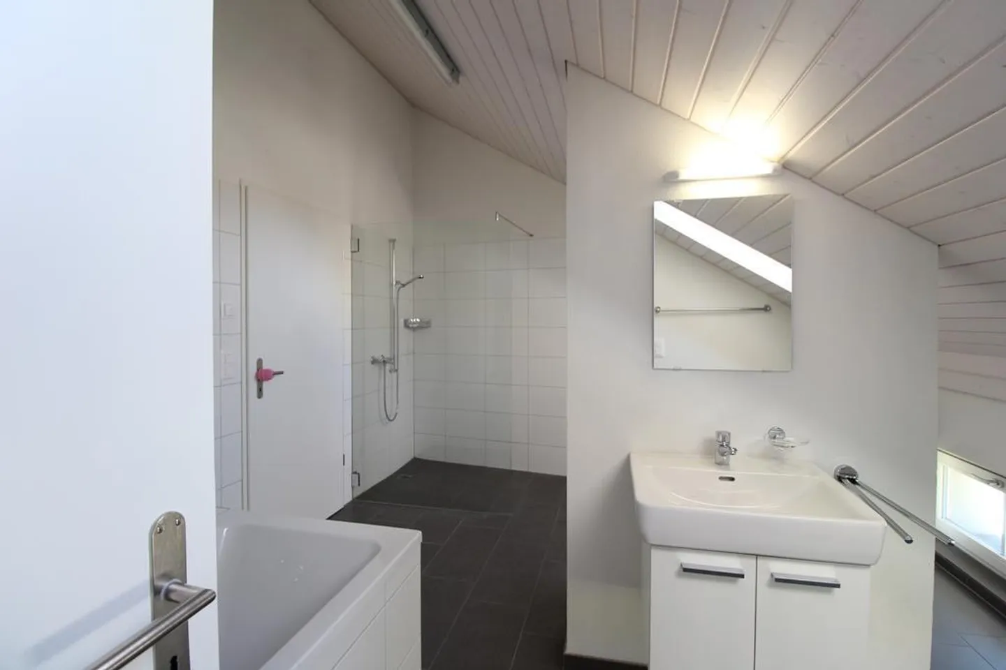 Appartamento moderno e luminoso cerca residenti - Foto 7 di 11