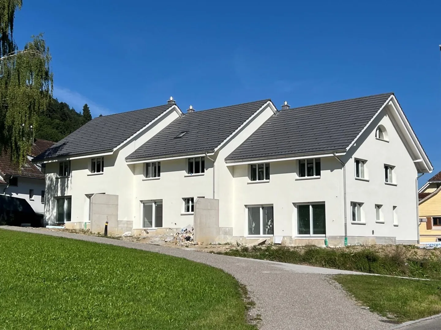 Drei 5.5 Zimmer Reiheneinfamilienhäuser - charmant, naturnah, individuell - Foto 1 von 14