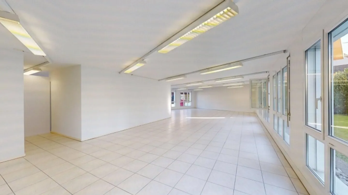 Posizione commerciale ideale con alta visibilità - Foto 5 di 15