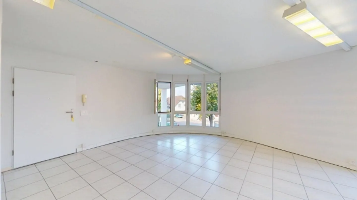 Posizione commerciale ideale con alta visibilità - Foto 11 di 15