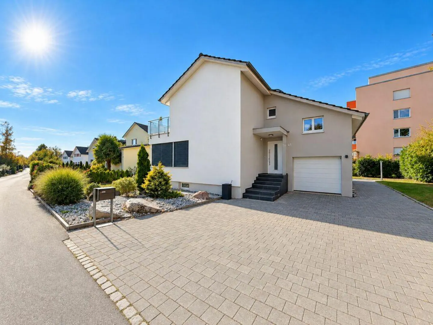 Geräumiges Einfamilienhaus mit Garten - Foto 1 von 29