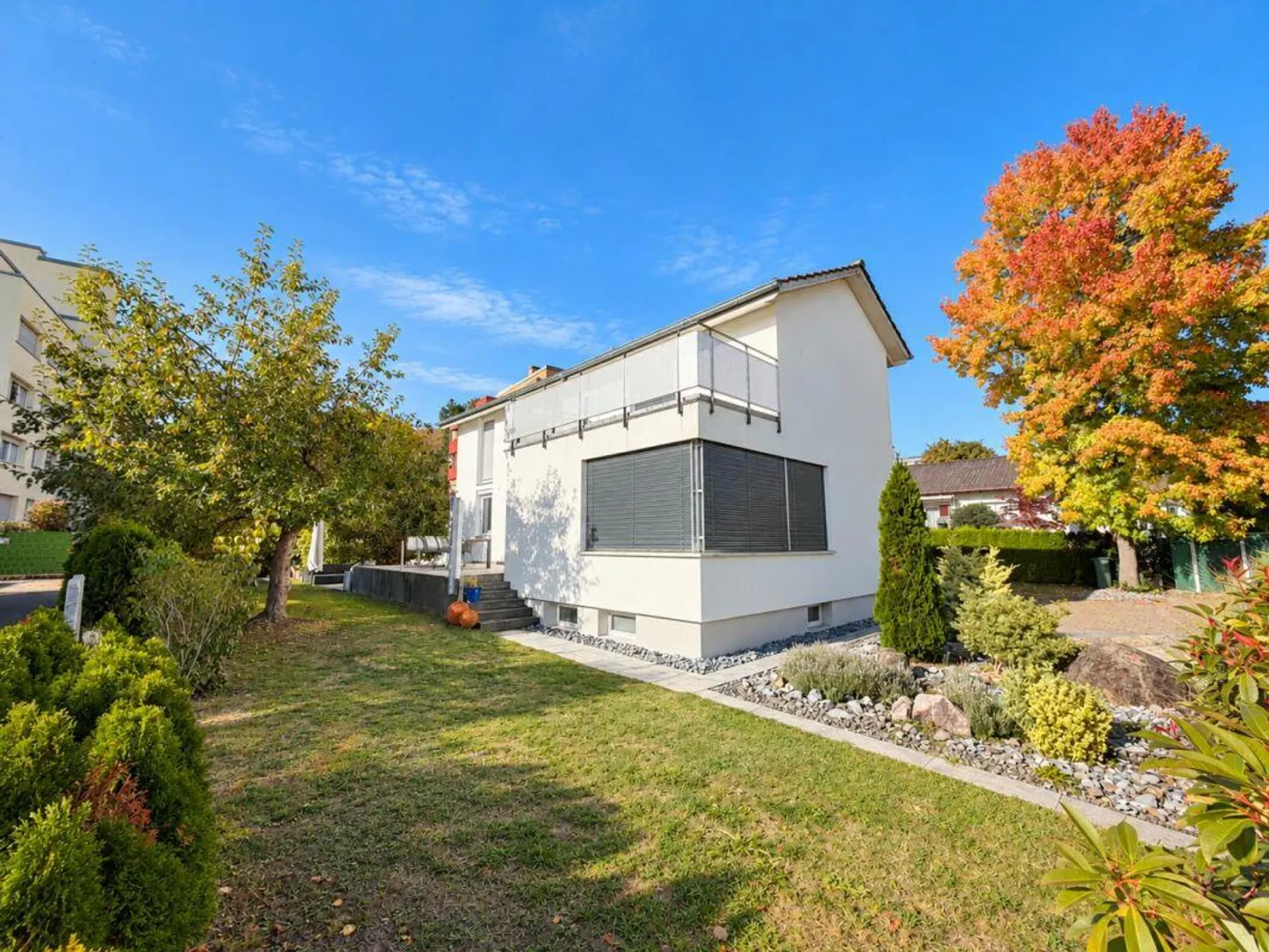 Geräumiges Einfamilienhaus mit Garten - Foto 2 von 29