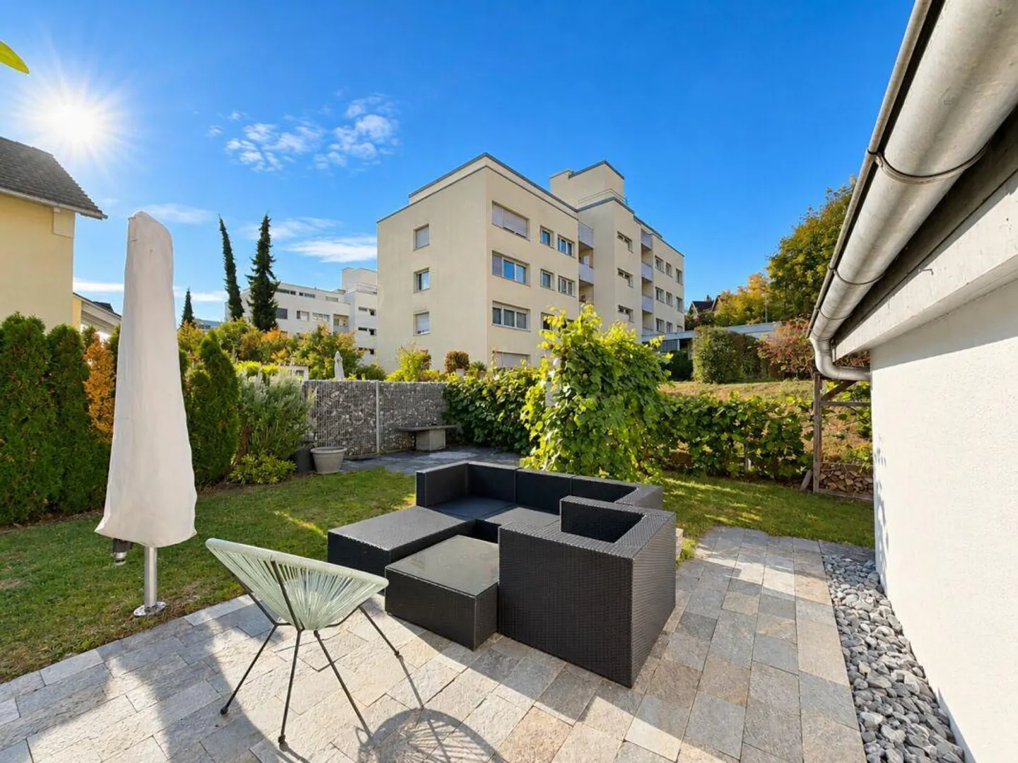 Geräumiges Einfamilienhaus mit Garten - Foto 3 von 29