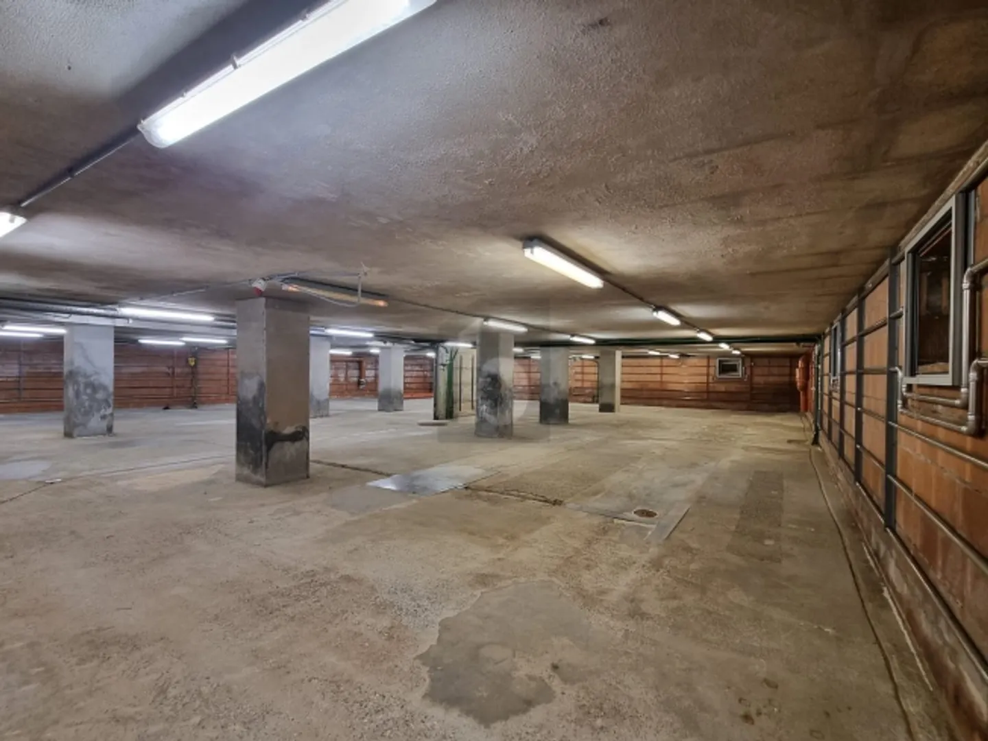 Warehouse at Châtel-St-Denis Station - Photo 1 of 2