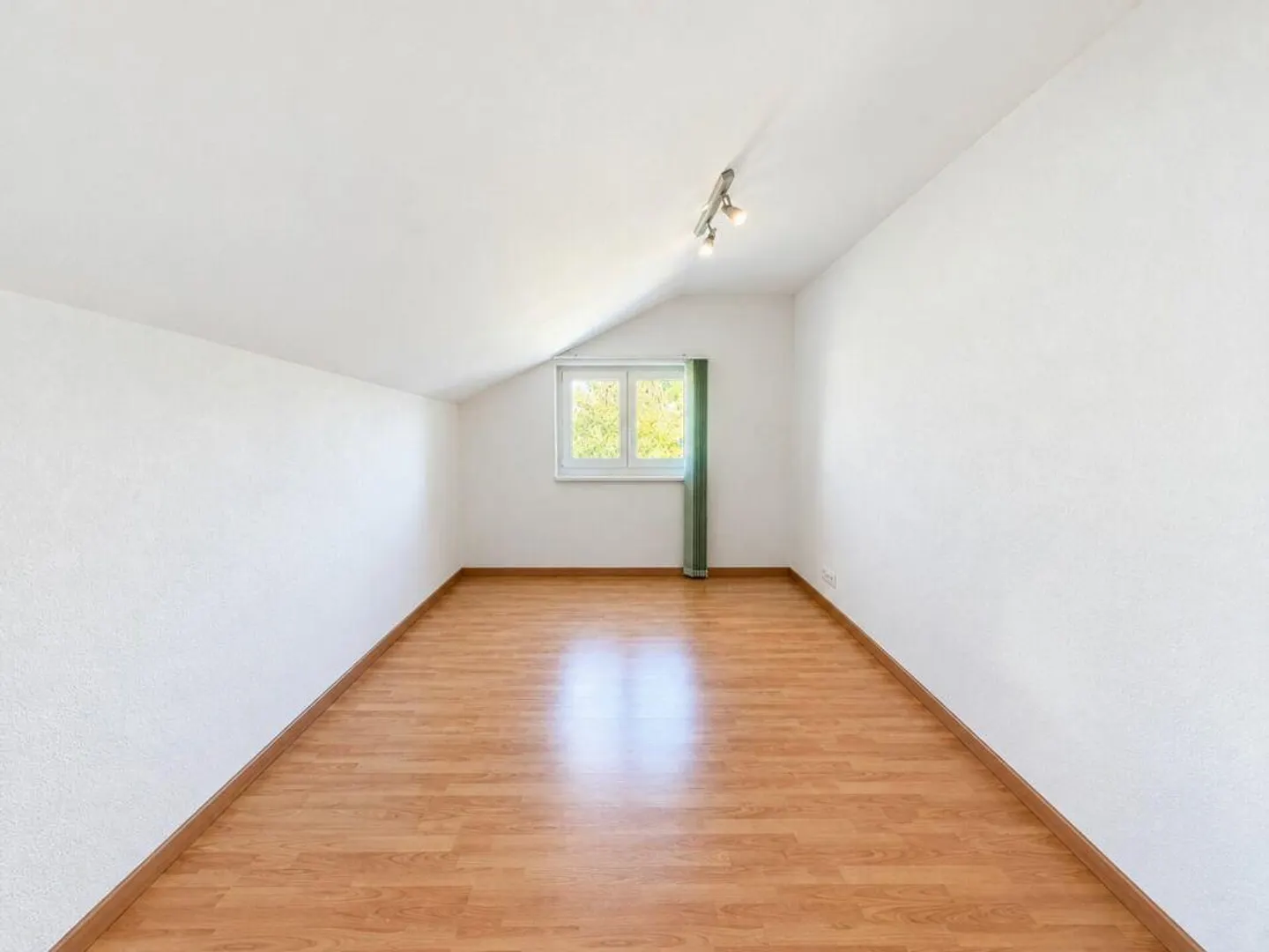 Geräumiges Einfamilienhaus mit Garten - Foto 18 von 29