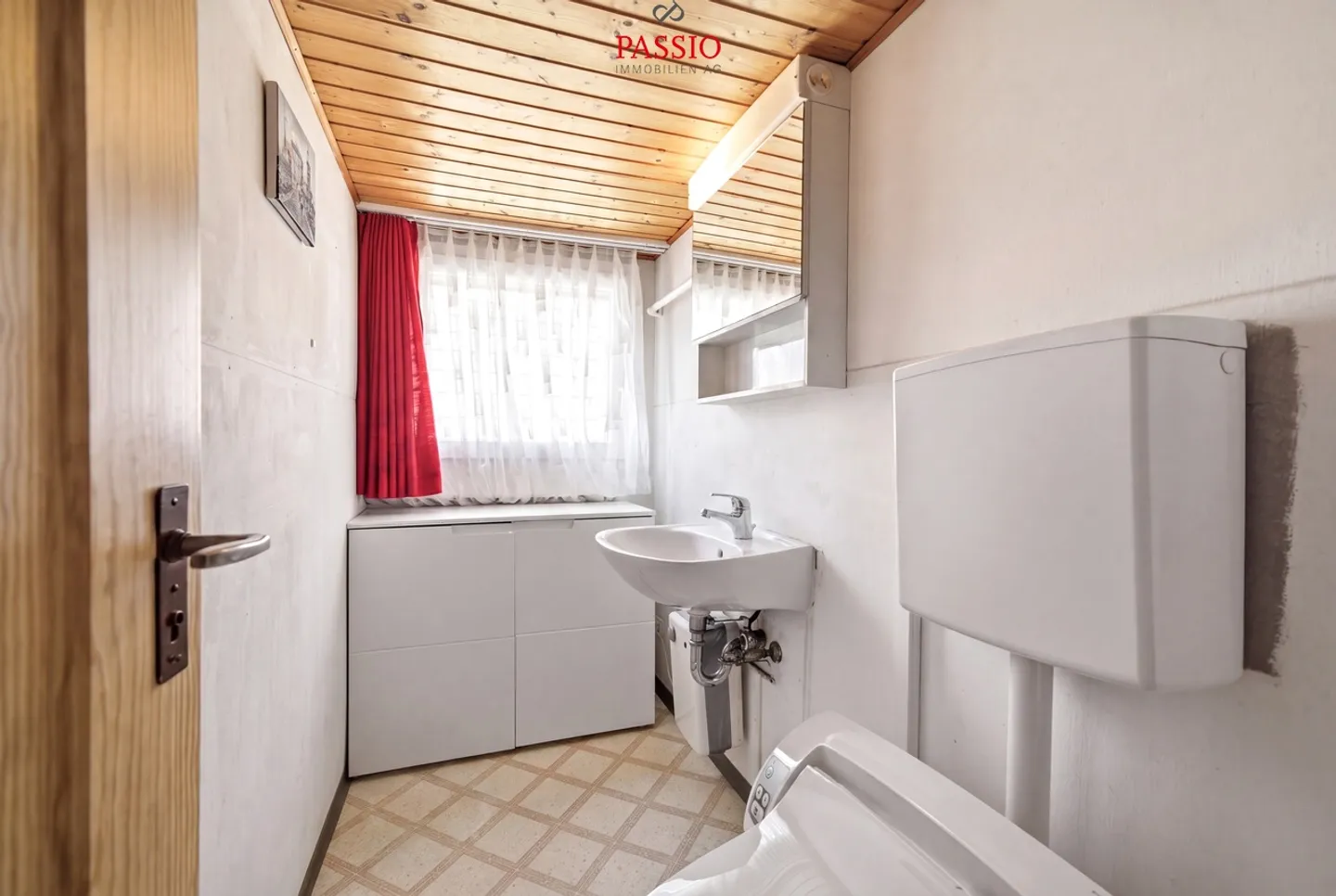 Charmante maison jumelée de 4 pièces avec jardin et potentiel - Photo 13 sur 30