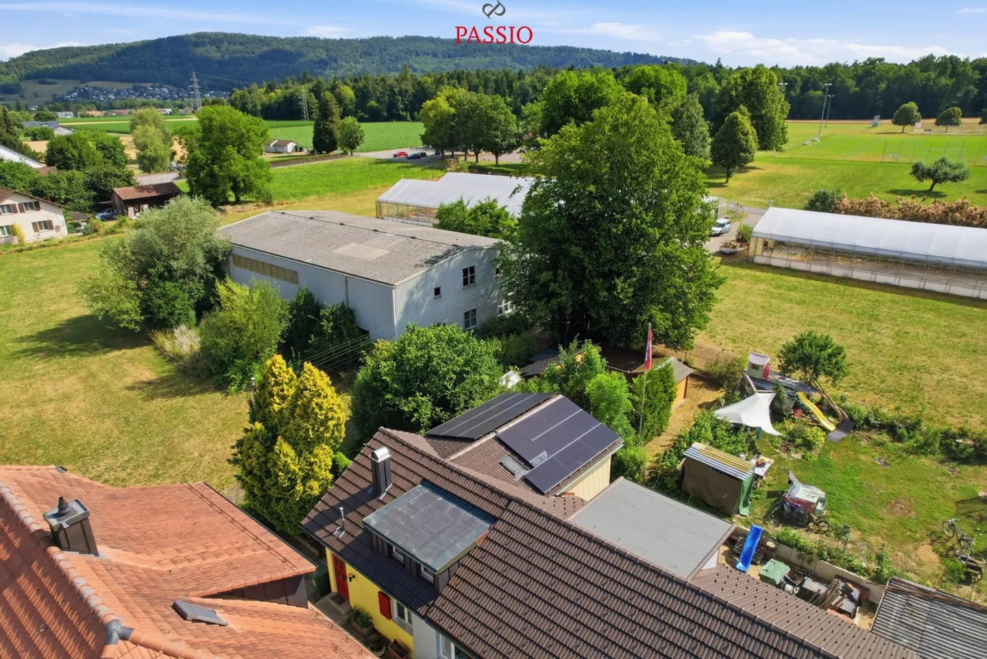 Charmante maison jumelée de 4 pièces avec jardin et potentiel - Photo 25 sur 30