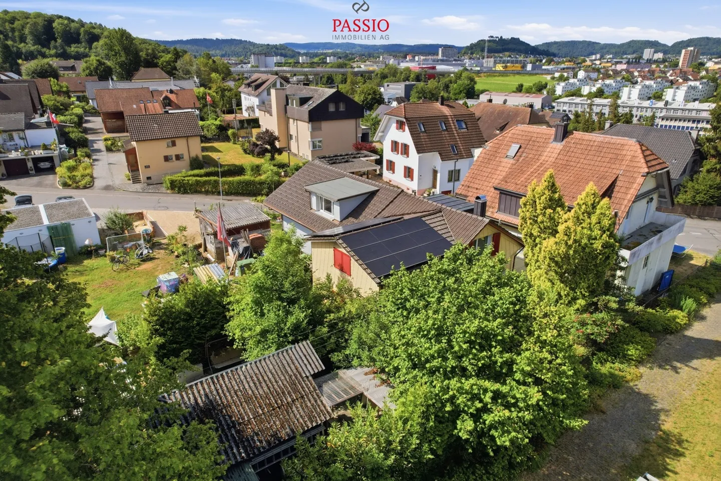 Charmante maison jumelée de 4 pièces avec jardin et potentiel - Photo 26 sur 30