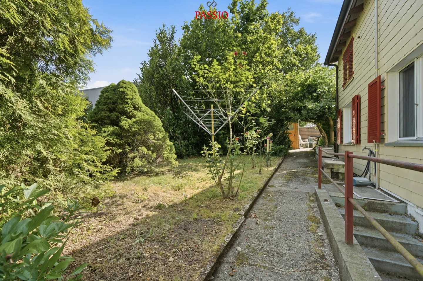 Charmante maison jumelée de 4 pièces avec jardin et potentiel - Photo 28 sur 30