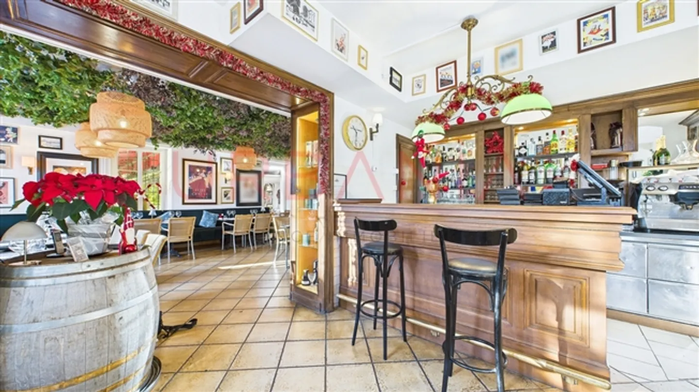 Bâtiments à usage mixte - Photo 2 sur 7