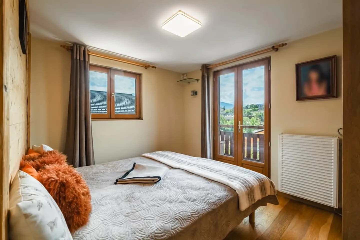 Chalet with Stunning Valley Views - Photo 11 of 13