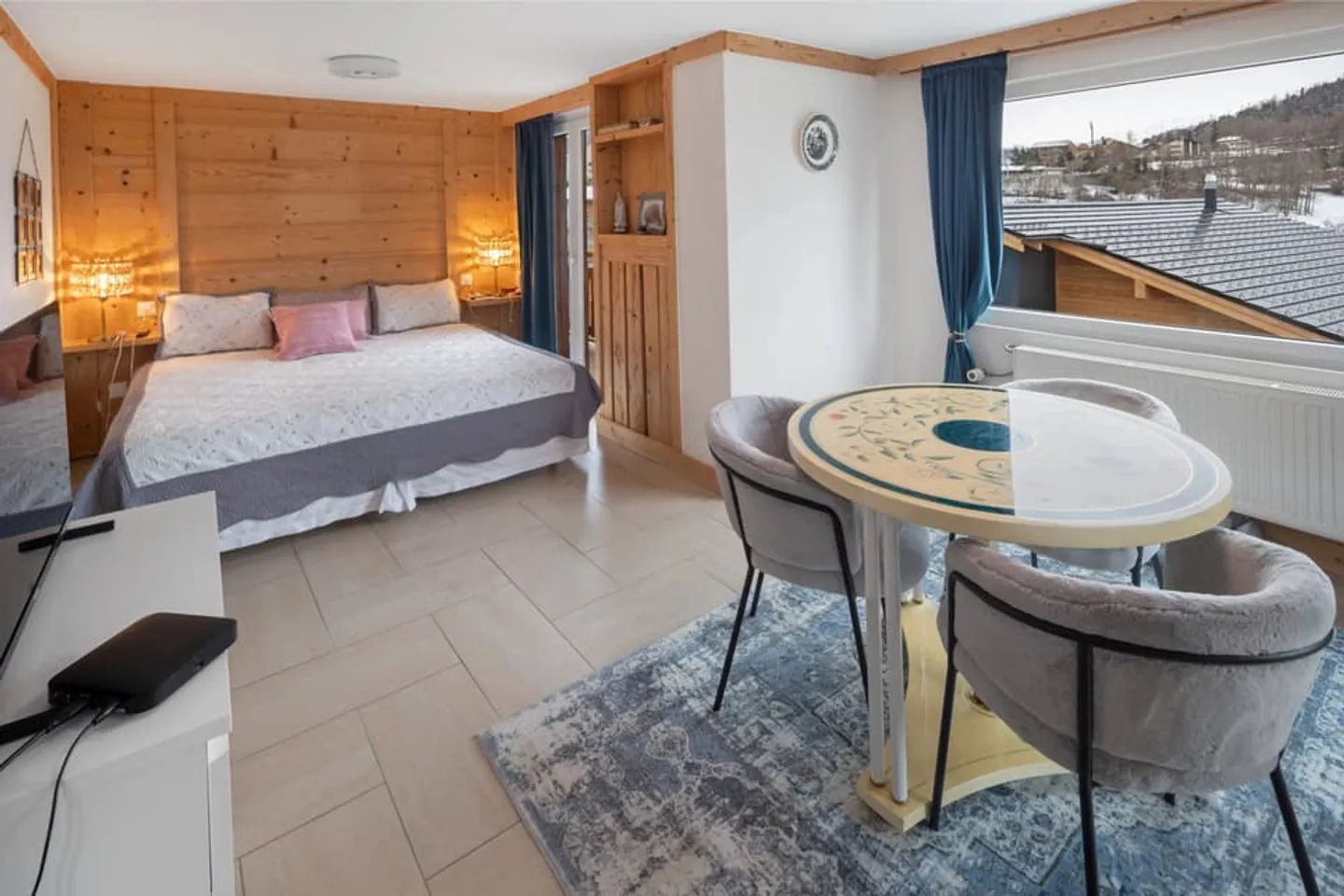 Chalet with Stunning Valley Views - Photo 6 of 13