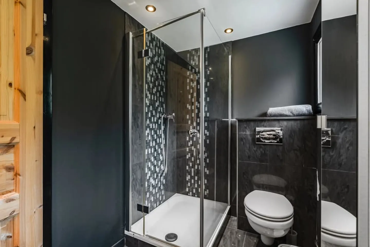 Chalet with Stunning Valley Views - Photo 10 of 13