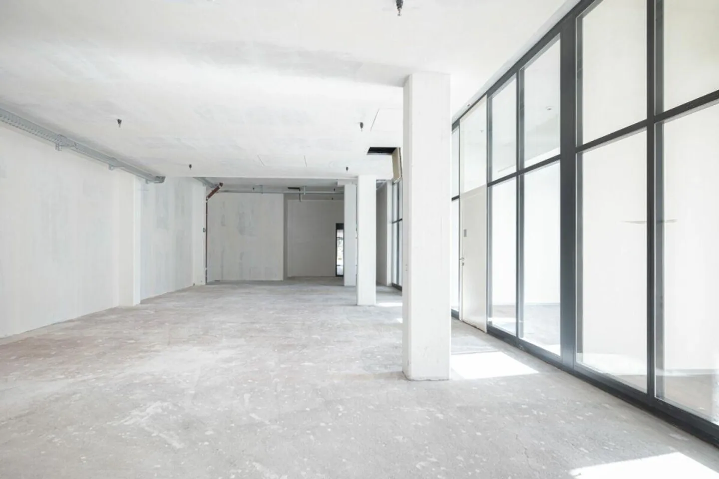Spazio al piano terra presso il popolare Alpenquai - Foto 4 di 10