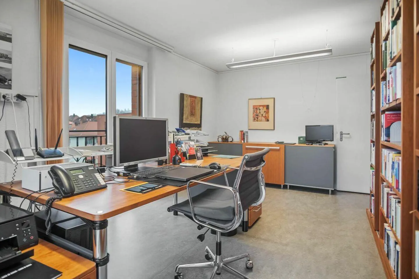 Living Above the Rooftops: Your Penthouse with a View - Photo 14 of 26