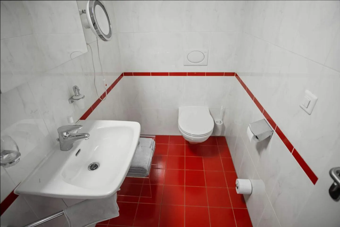 Living Above the Rooftops: Your Penthouse with a View - Photo 12 of 26