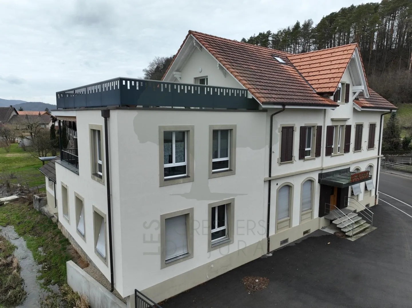 Residential building - Photo 1 of 13