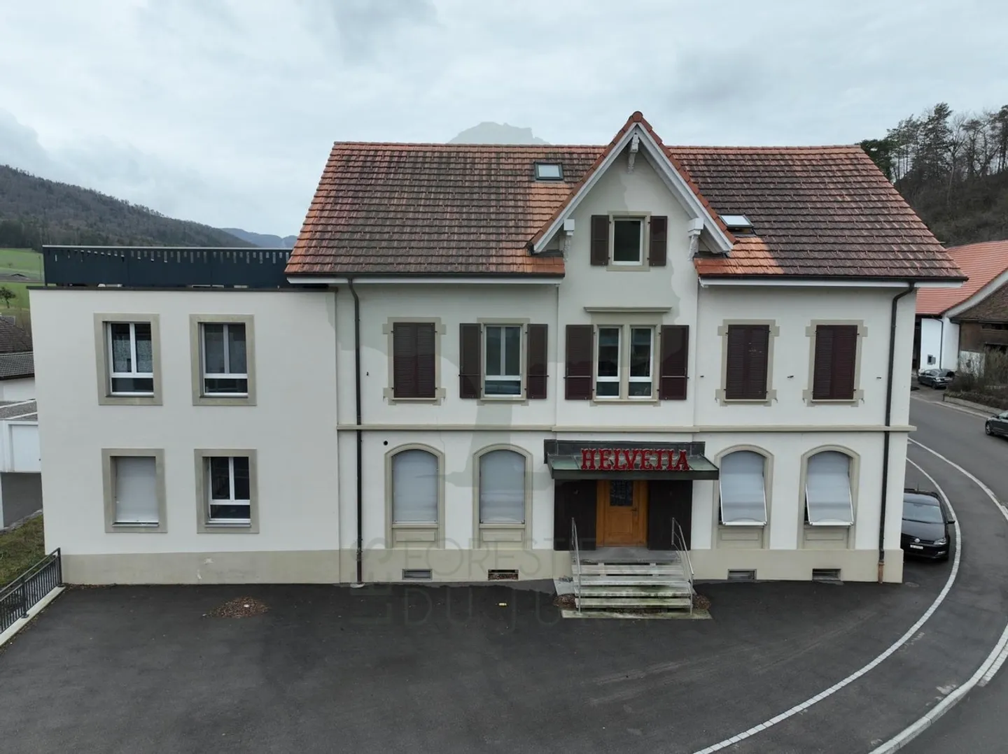 Residential building - Photo 2 of 13