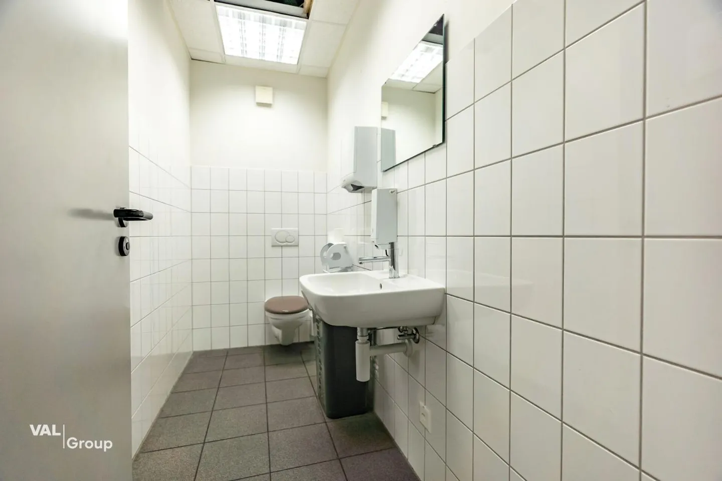 Moderna sala commerciale nel mercato al dettaglio 'Dreispitz' - Foto 8 di 13
