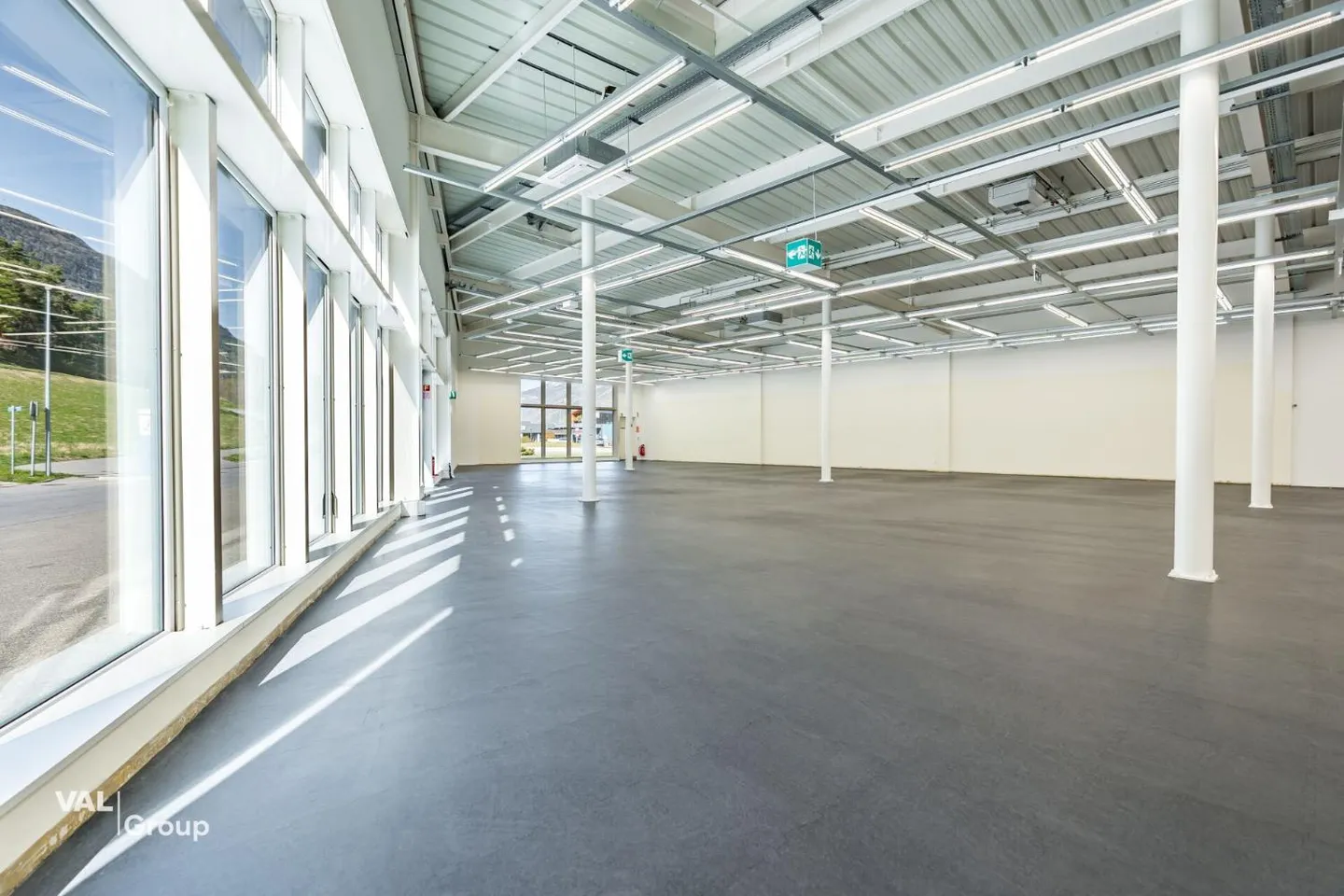 Moderna sala commerciale nel mercato al dettaglio 'Dreispitz' - Foto 9 di 13