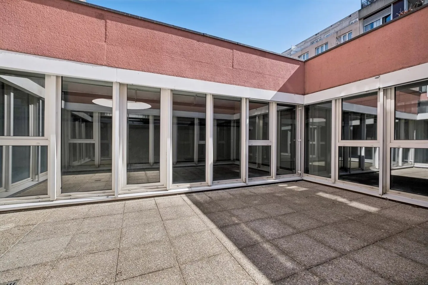 Renovated Office Space in Pâquis - Photo 10 of 13