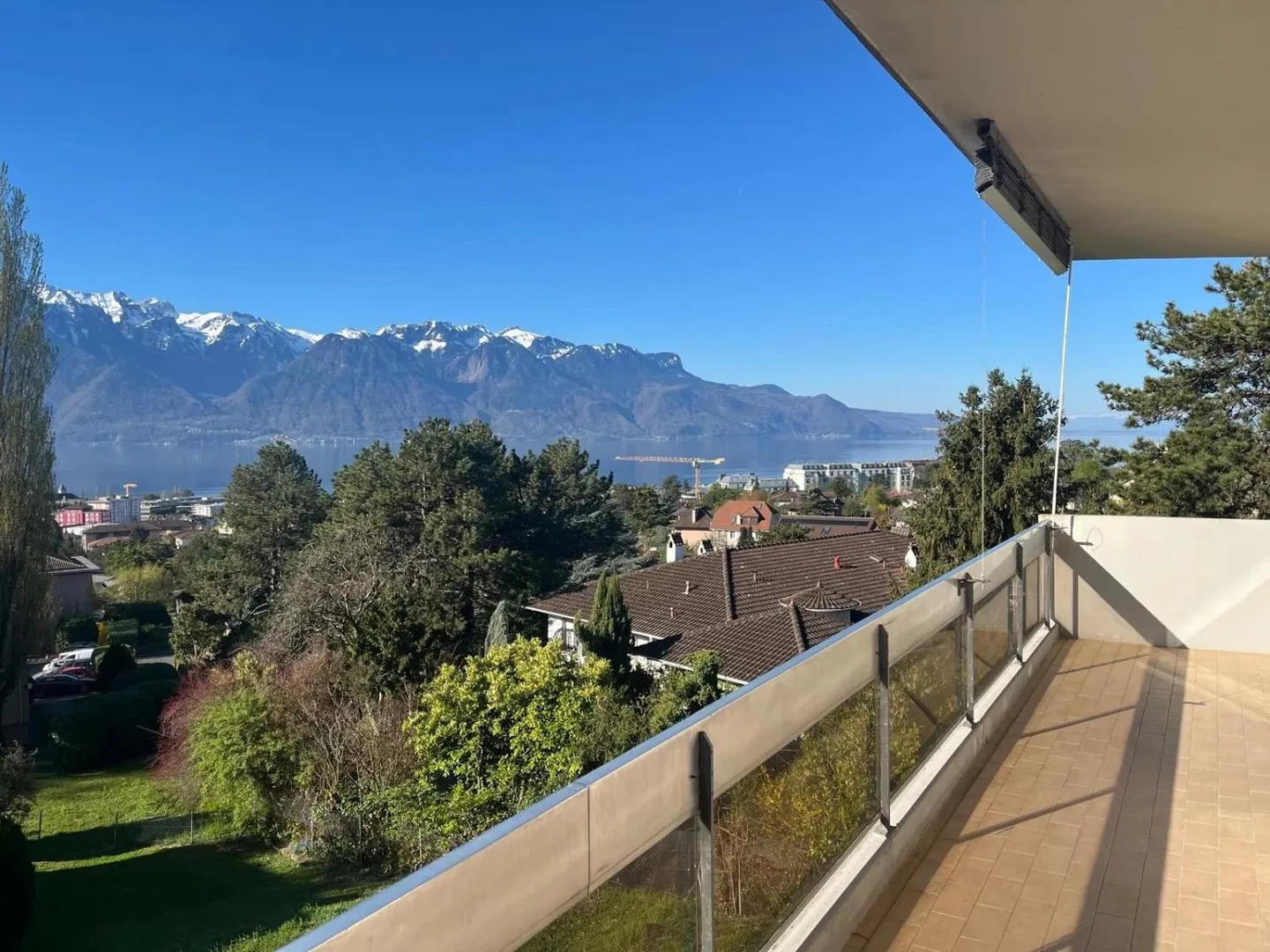 Appartement spacieux avec vue sur le lac - Photo 5 sur 7