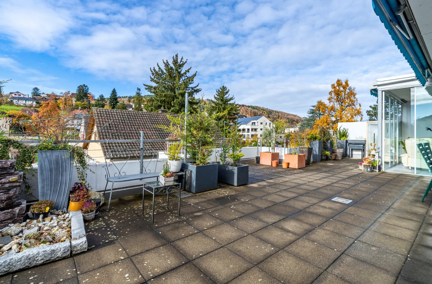 Appartement en attique 3.5 pièces avec grande terrasse - Photo 3 sur 10