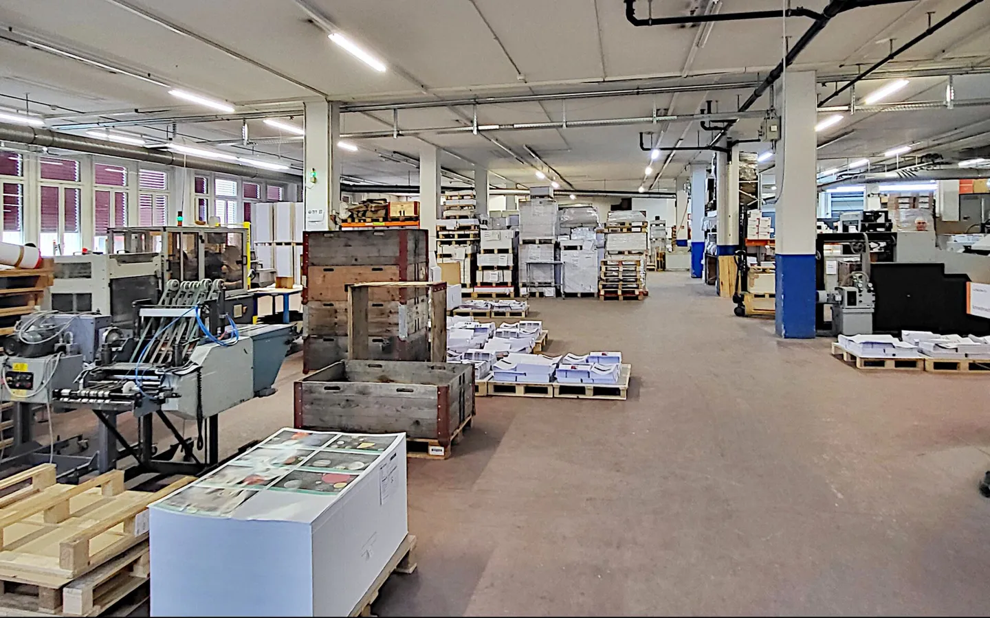 Espace commercial/production rare au rez-de-chaussée avec bureau et entrepôt - 5'000 m2 - Photo 2 sur 17