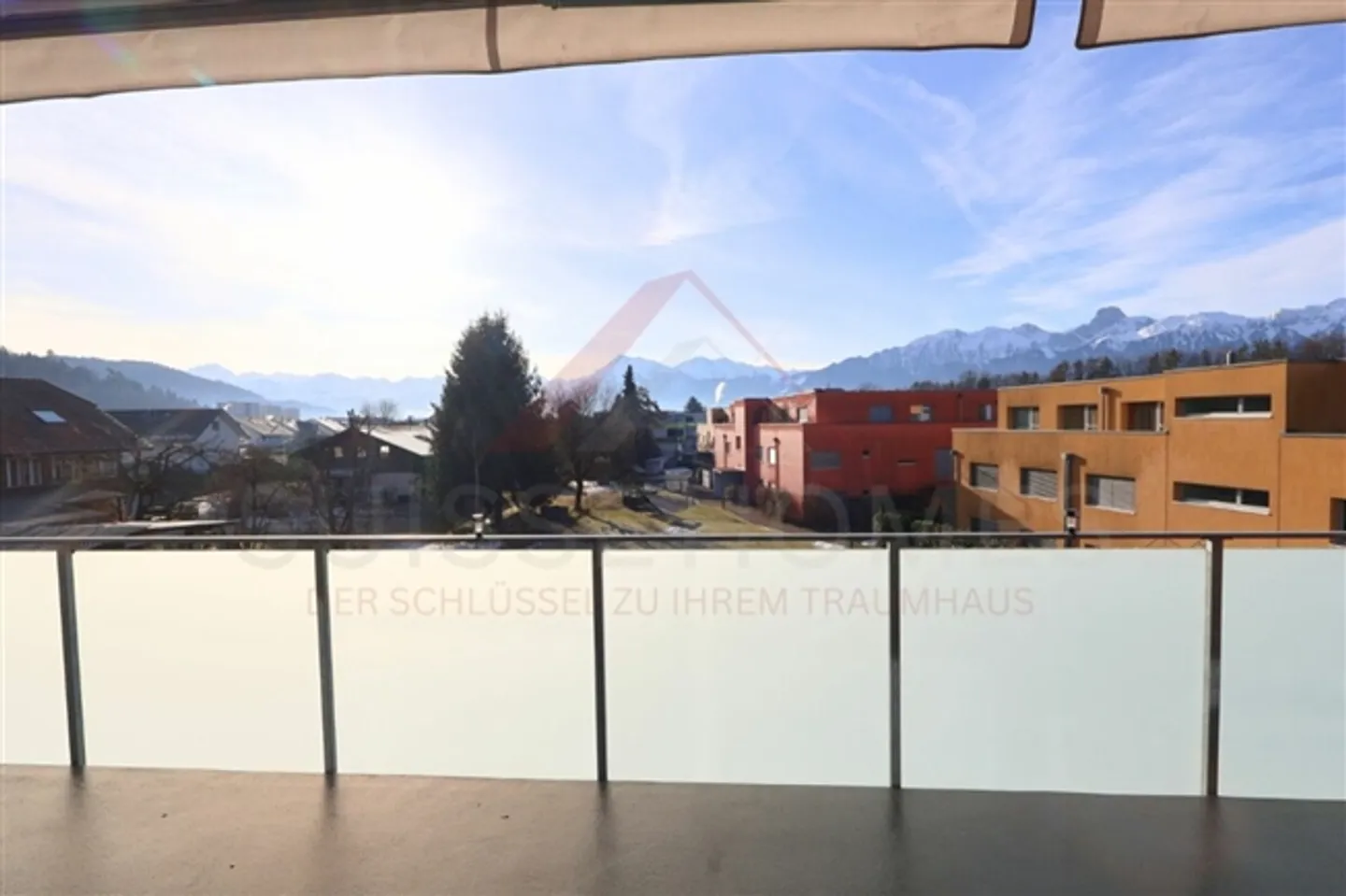 Exclusive 4.5-room penthouse apartment in Heimberg with stunning terrace - Photo 1 of 10