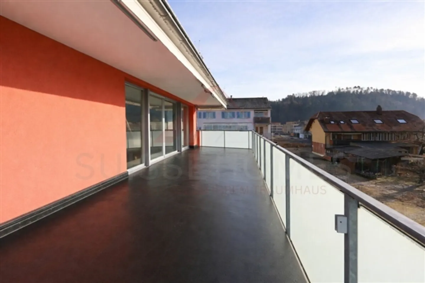 Exclusive 4.5-room penthouse apartment in Heimberg with stunning terrace - Photo 2 of 10