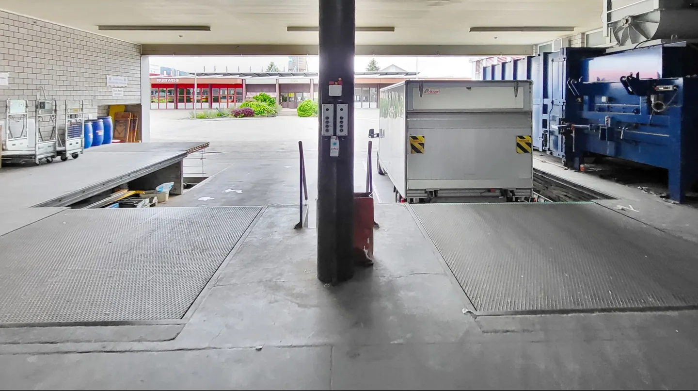 Espace commercial/production rare au rez-de-chaussée avec bureau et entrepôt - 5'000 m2 - Photo 13 sur 17
