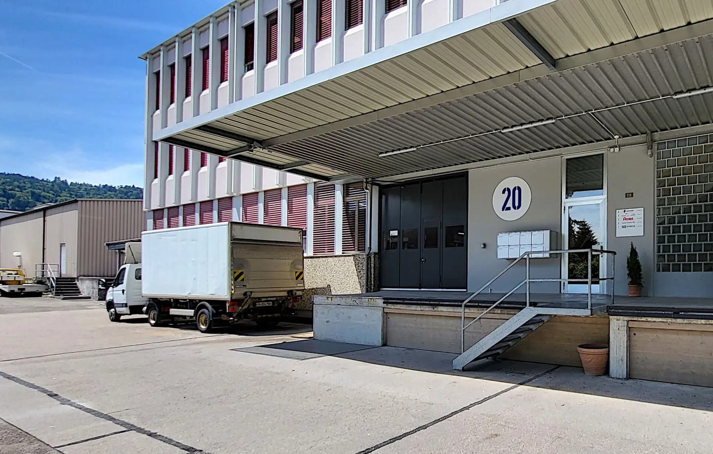 Espace commercial/production rare au rez-de-chaussée avec bureau et entrepôt - 5'000 m2 - Photo 15 sur 17