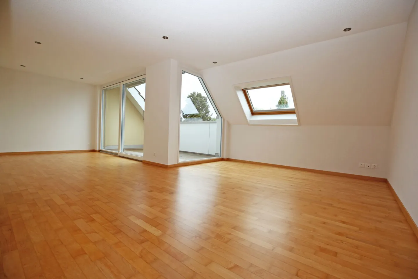 Moderno appartamento attico di 3,5 locali con alto standard di finitura - Foto 3 di 12
