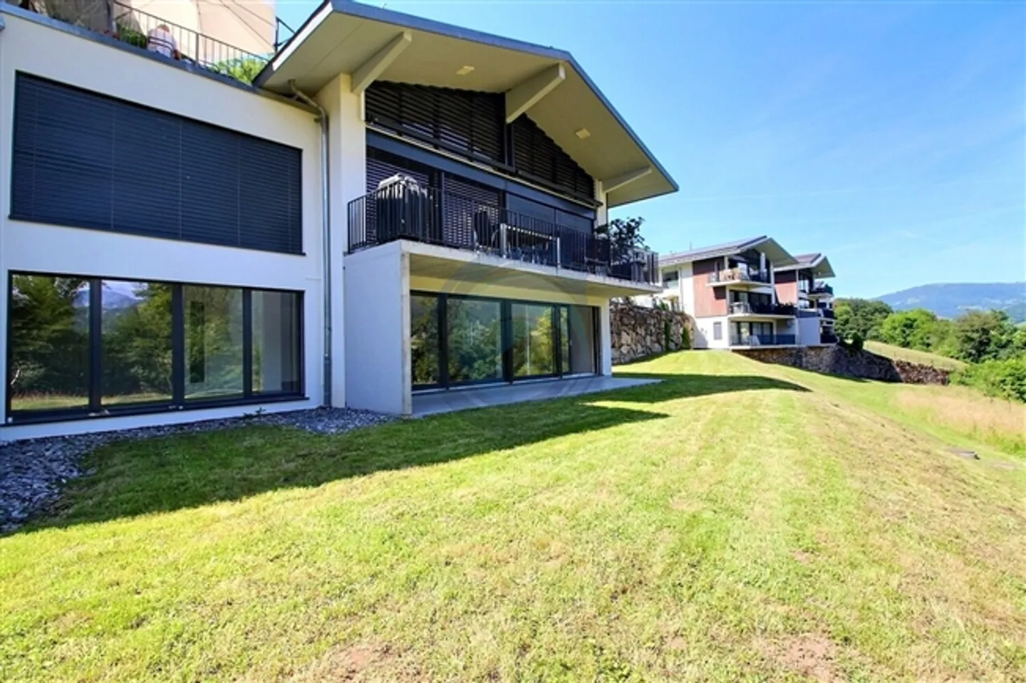 Spacious 4.5-room apartment on the garden level - Photo 2 of 14