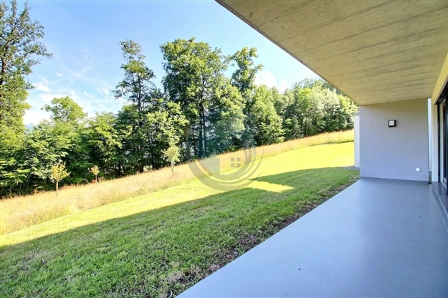 Spacious 4.5-room apartment on the garden level - Photo 4 of 14