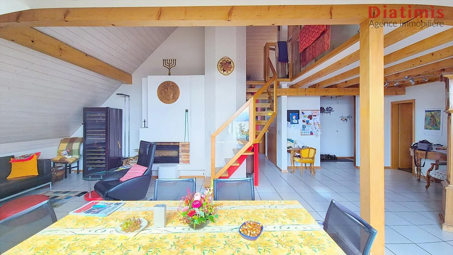 Duplex spazioso di 3,5 stanze con vista eccezionale - Foto 2 di 12