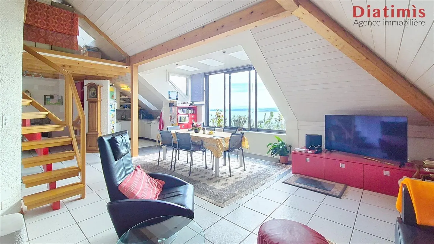 Duplex spazioso di 3,5 stanze con vista eccezionale - Foto 3 di 12