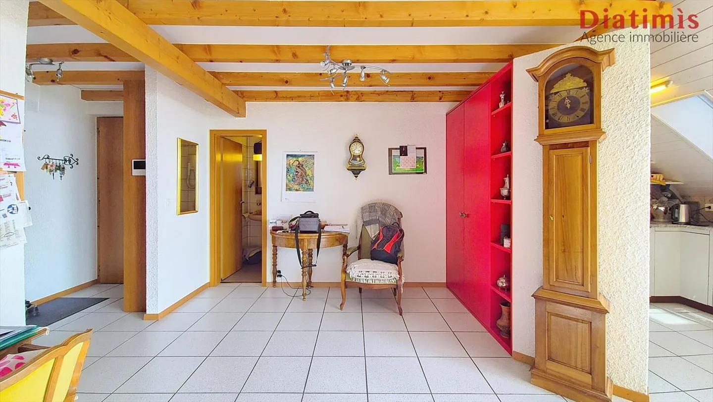 Duplex spazioso di 3,5 stanze con vista eccezionale - Foto 4 di 12