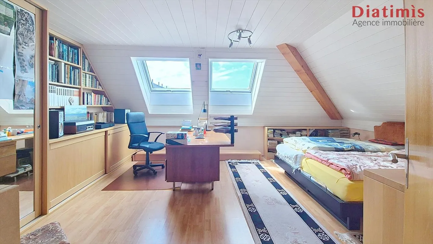 Duplex spazioso di 3,5 stanze con vista eccezionale - Foto 7 di 12