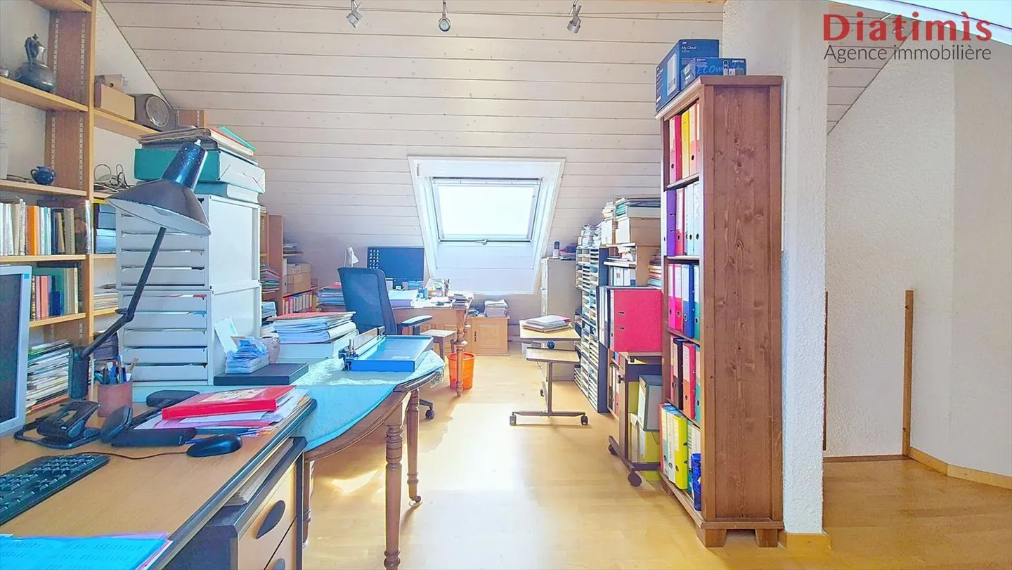 Duplex spazioso di 3,5 stanze con vista eccezionale - Foto 9 di 12