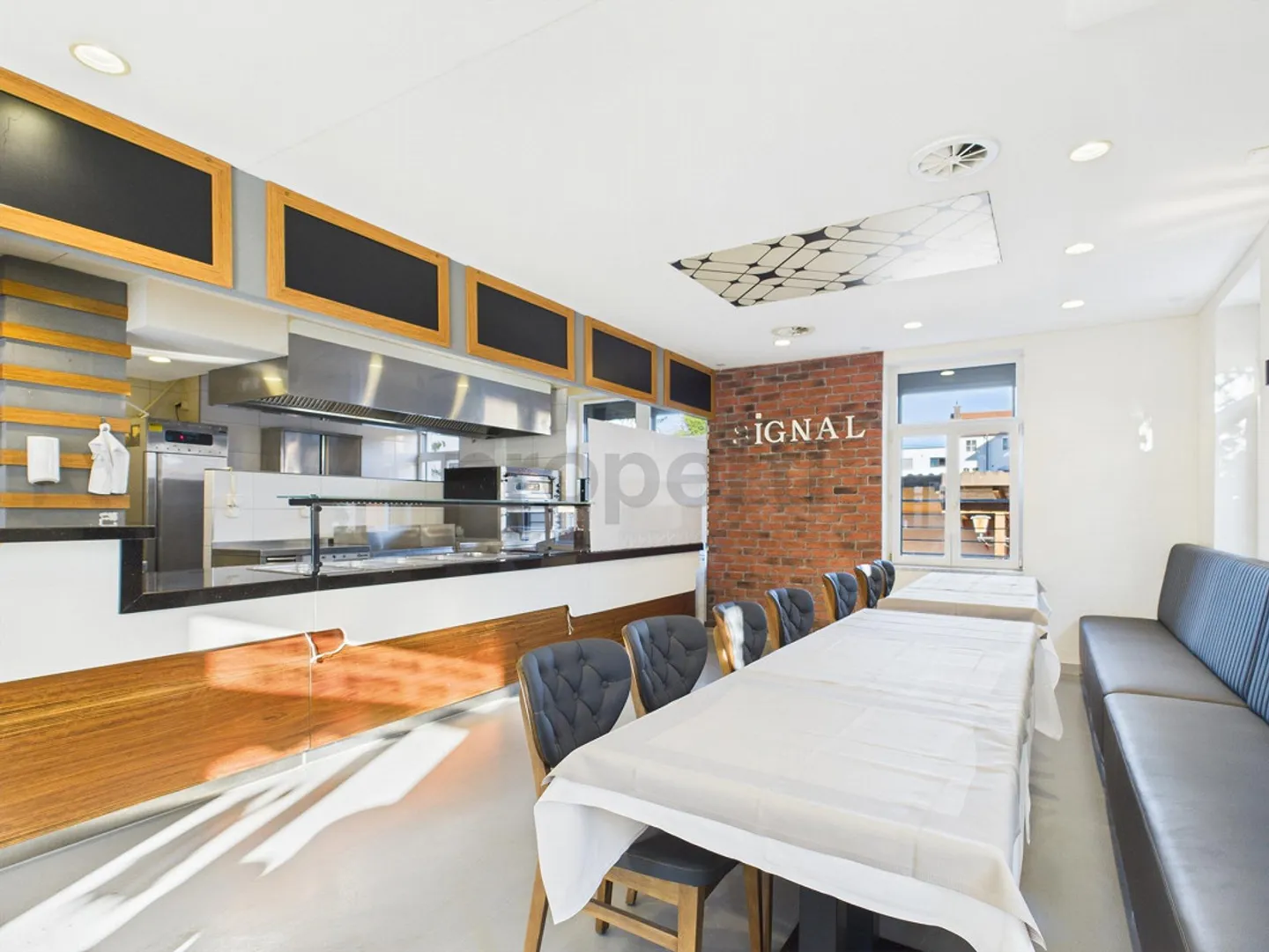 Opportunità unica: Ristorante in affitto nel cuore di Wil - Foto 2 di 12