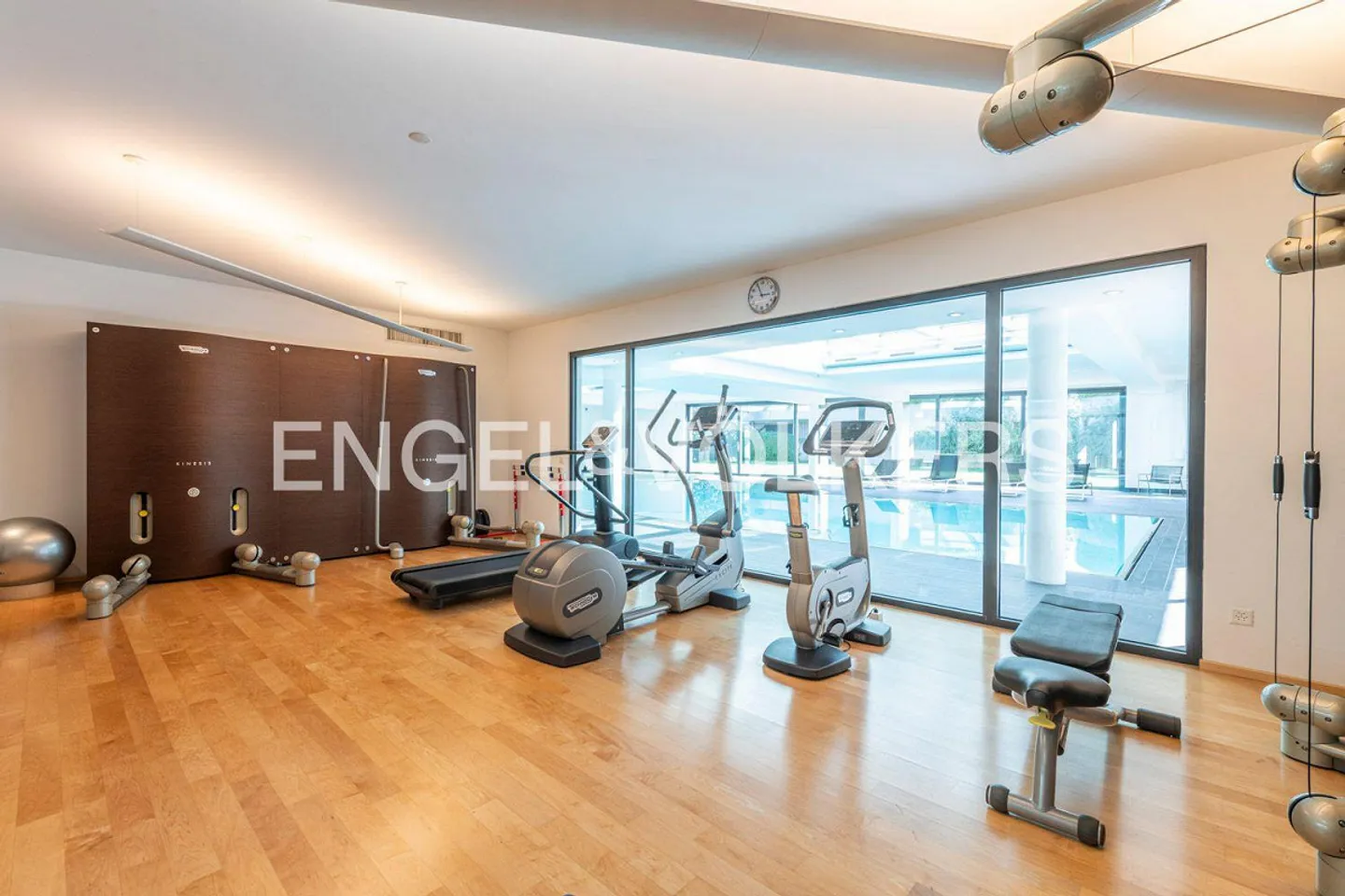Design Penthouse with panoramic lake view - Photo 13 of 13
