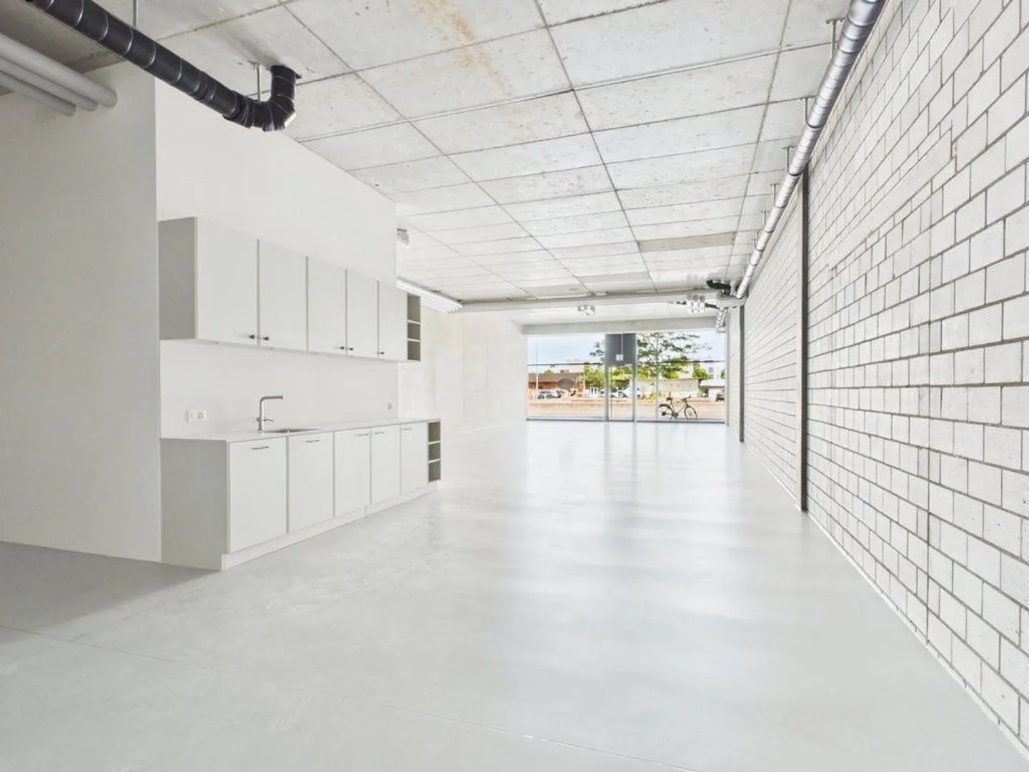 Espace de bureau/magasin attrayant et prêt à emménager - Photo 2 sur 10
