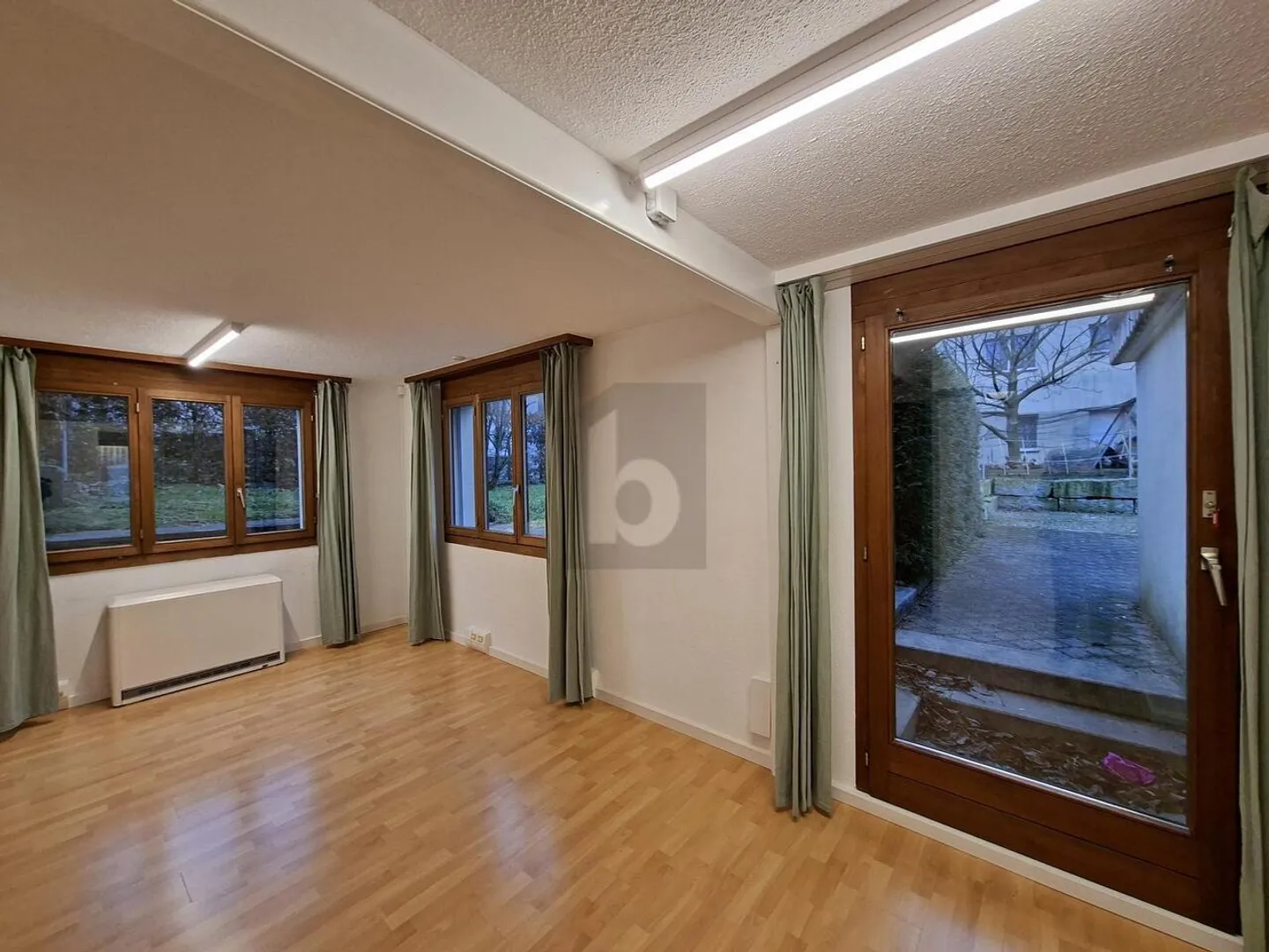 VOTRE NOUVEL EMPLACEMENT D'ENTREPRISE - Photo 2 sur 6