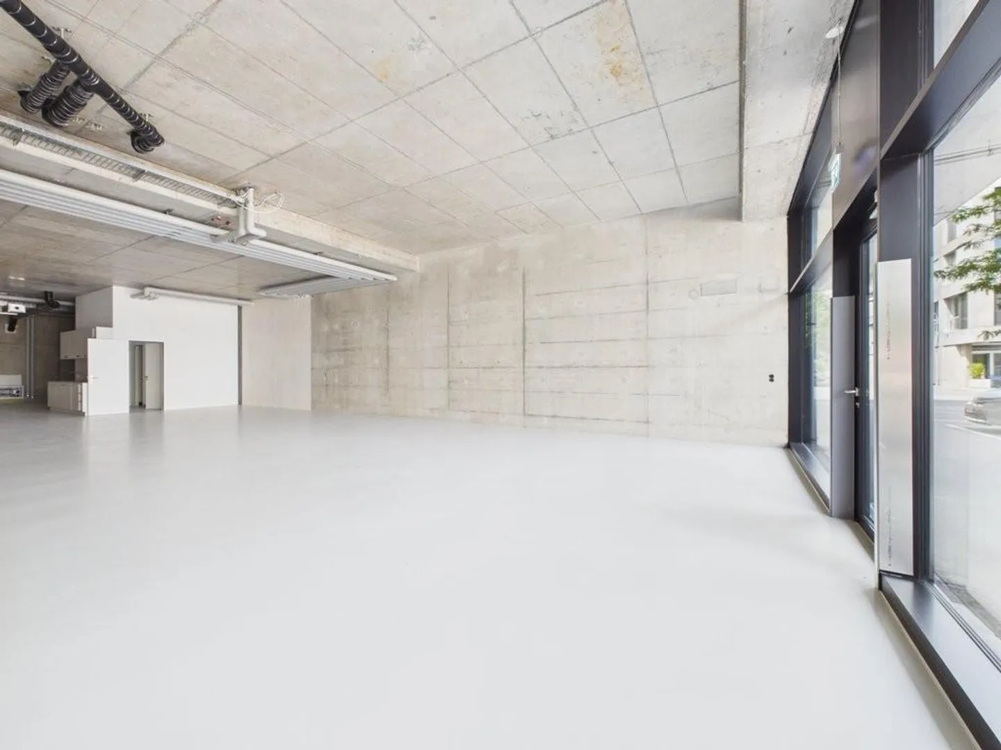 Espace de bureau/magasin attrayant et prêt à emménager - Photo 3 sur 10