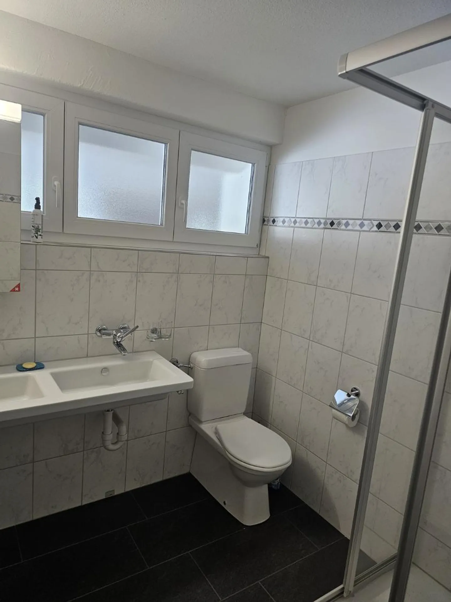 Commercial space for rent in a central location - Photo 8 of 9