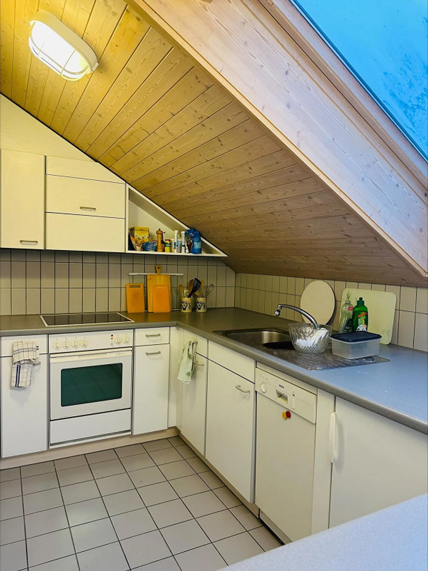 Appartamento mansardato di 2,5 locali con terrazza e vista montagna a Root - Foto 2 di 4